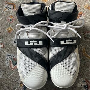 Nike Lebron James Men's Sneakers (11.5)